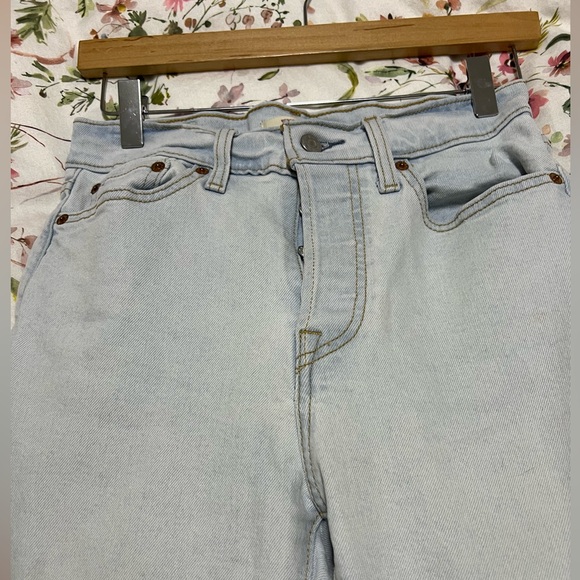 Levi’s Light wash Wedgie Jeans - Size 27, worn >10 times. - Picture 2 of 4